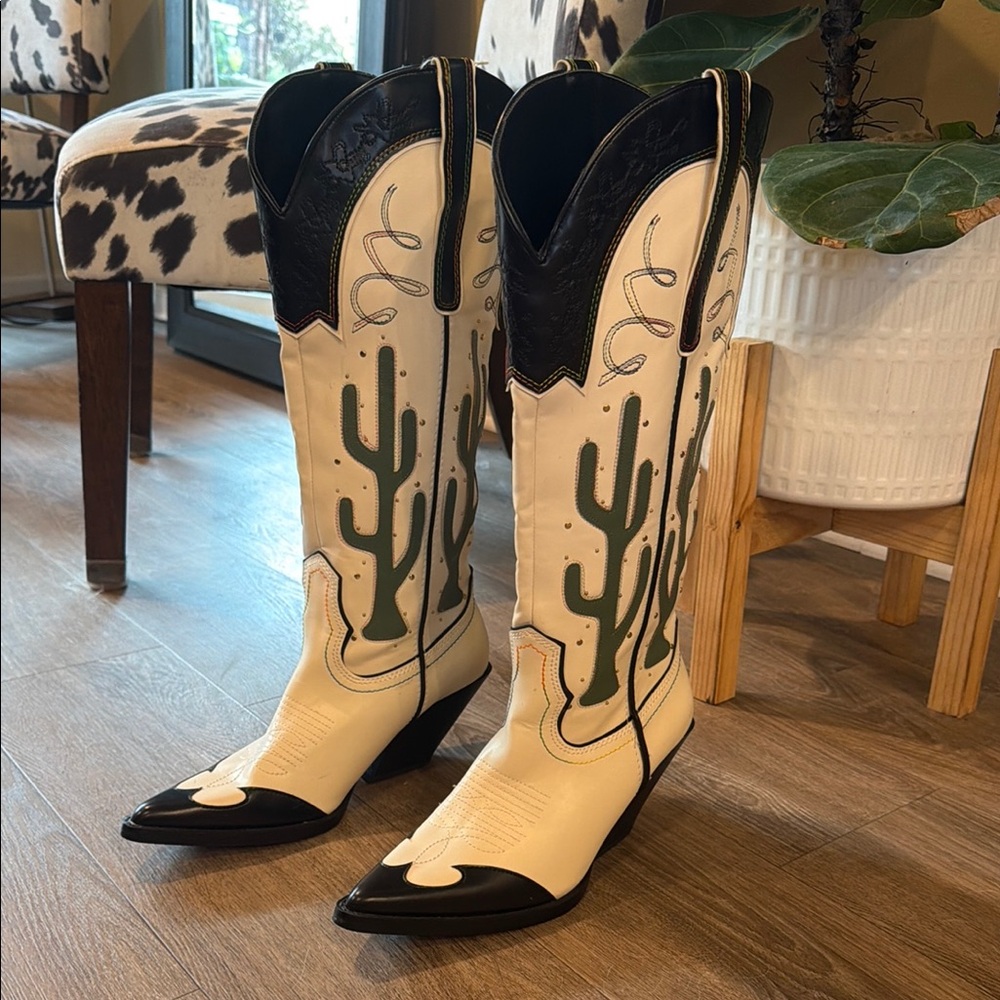 Zara Western Cactus Embroidered White & Black Women’s Cowboy Boots